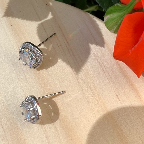 🌟 Sterling Silver 925 CZ Square Stud Earrings - Picture 4 of 6